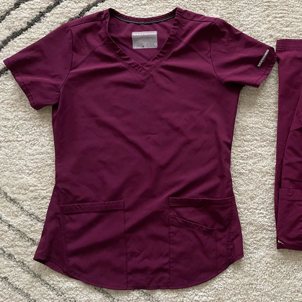 Skechers Scrub top Small Maroon